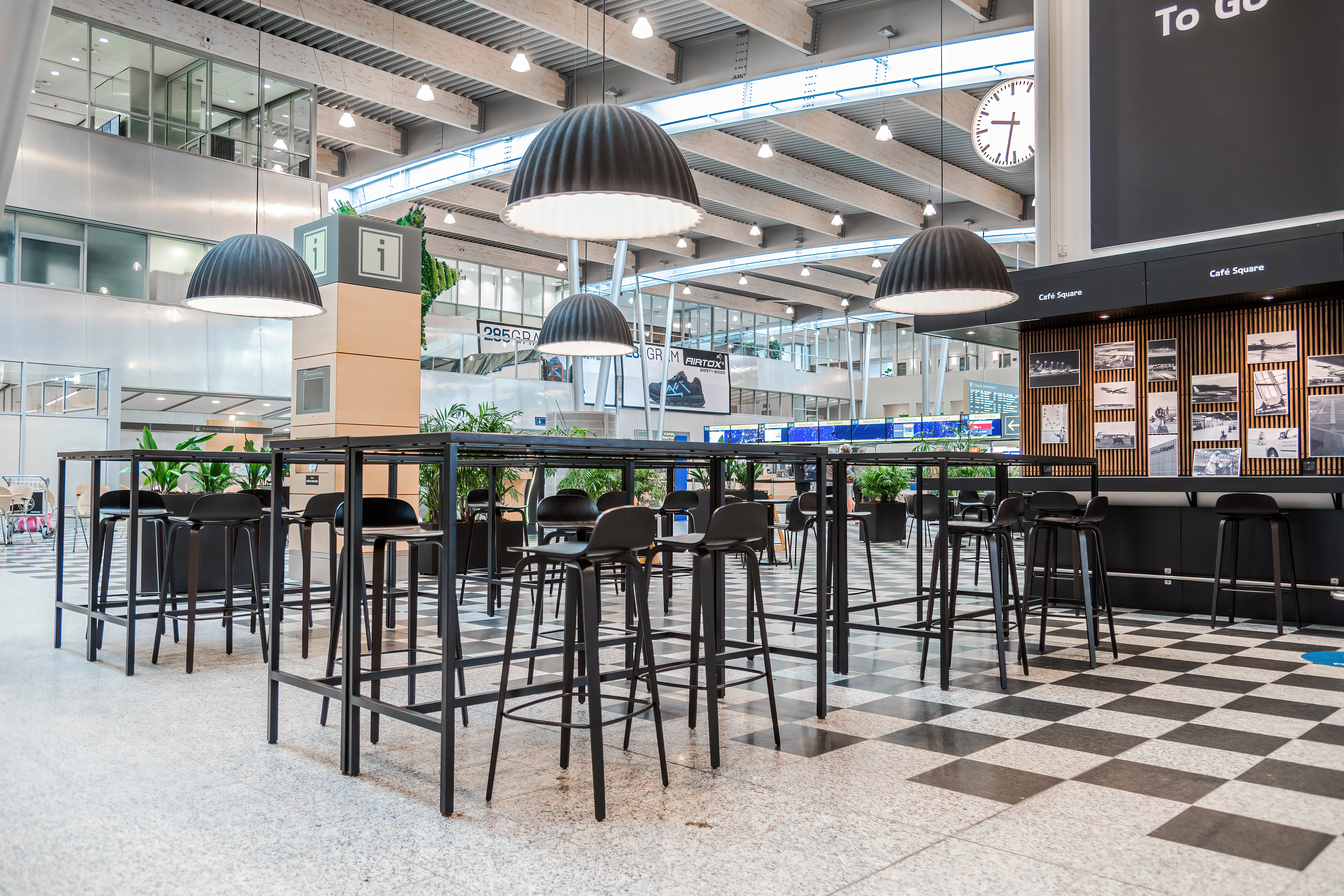 27 Aug 2021 Café Square 2 Oliver Kielstrup