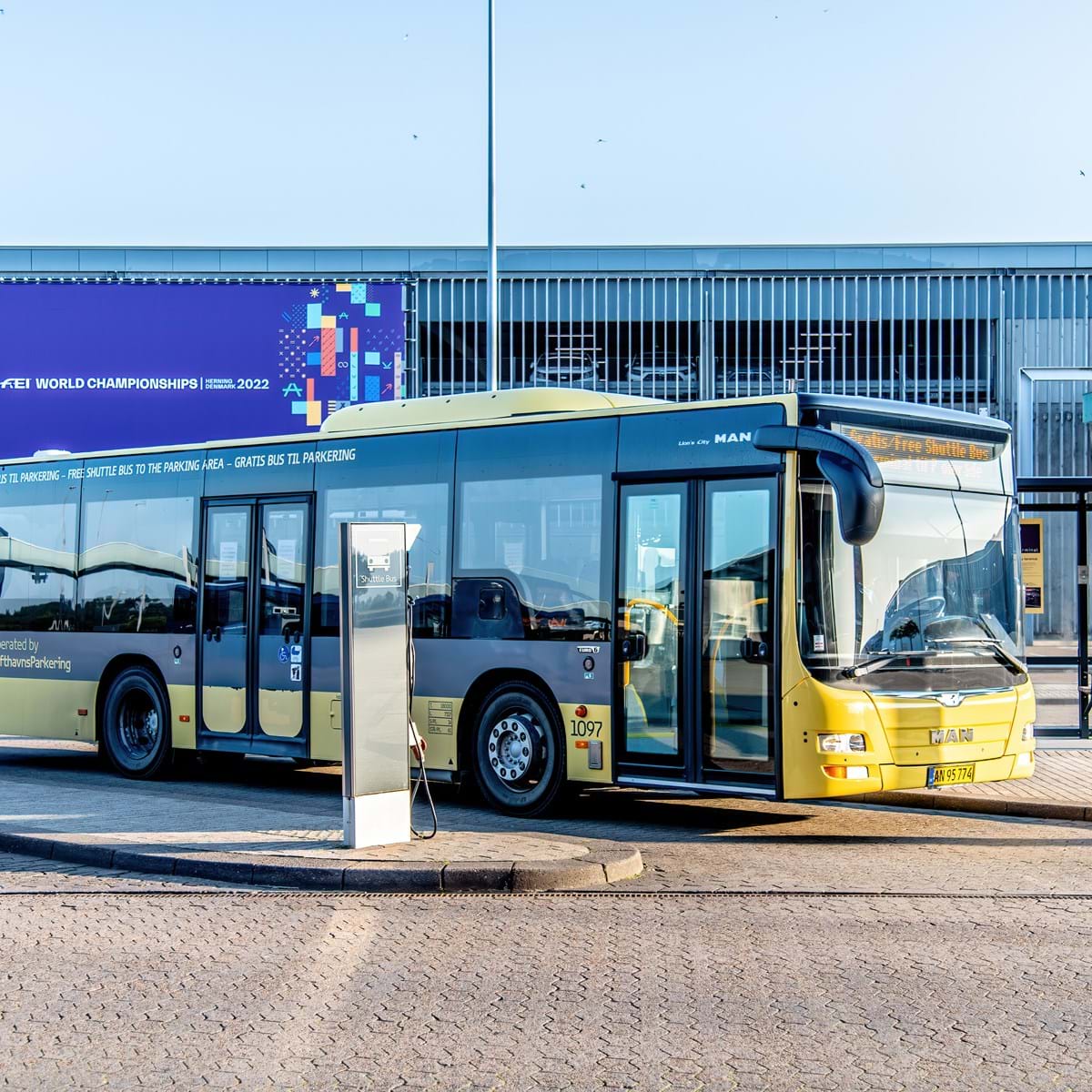 27 Aug 2021 Indgang Shuttlebus Oliver Kielstrup
